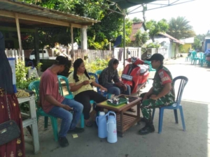 Babinsa Desaloka Gencarkan Komsos, Ajak Warga Jaga Kamtibmas
