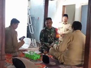 Babinsa Aikmel Utara Gelar Komsos, Ingatkan Keamanan Lingkungan dan Bijak Gunakan Media Sosial