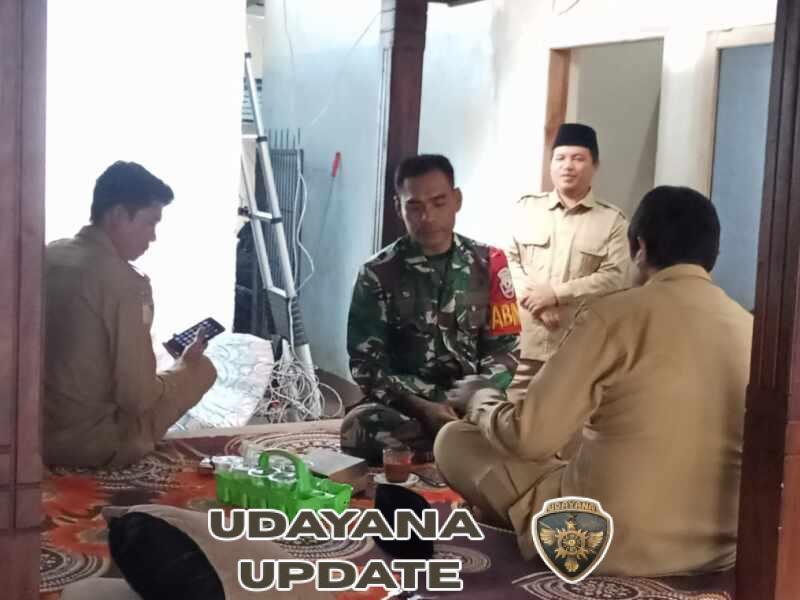 Babinsa Aikmel Utara Gelar Komsos, Ingatkan Keamanan Lingkungan dan Bijak Gunakan Media Sosial