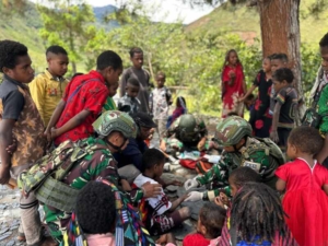Free Medical Care Satgas Yonif 743/PSY Disambut Hangat, Masyarakat Kampung Yalinggua Antusias Mendapatkan Pelayanan Kesehatan