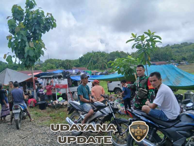 Sinergi Babinsa dan Masyarakat, Jaga Ketertiban Pasar di Kecamatan Tabundung