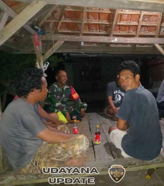 Dekat dengan Rakyat, Babinsa Manggelewa Gelar Patroli dan Himbauan Kamtibmas