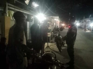 Babinsa Bali Satu Gelar Ronda Malam, Edukasi Warga Cegah Gangguan Kamtibmas