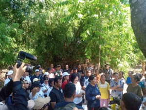 Babinsa Desa Dencarik Monitoring Kunjungan Ibu Wakil Gubernur Bali di Lokasi Banjir Bandang