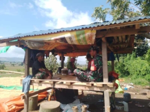 Melalui Komsos, Babinsa Dorong Warga Peduli Keamanan Lingkungan