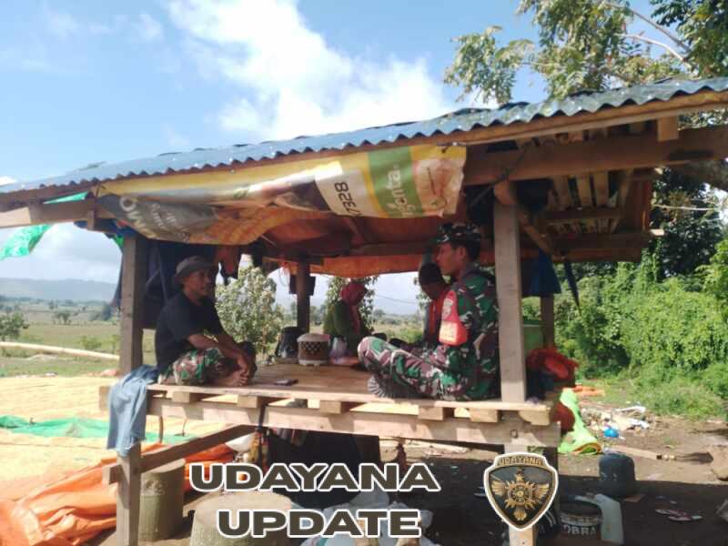 Melalui Komsos, Babinsa Dorong Warga Peduli Keamanan Lingkungan
