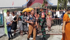 Babinsa Amankan Ibadah Minggu di Rote Ndao, Situasi Kondusif