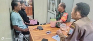 Babinsa Koramil 1628-01/Taliwang Bahas Penertiban Kos Harian Bersama Warga