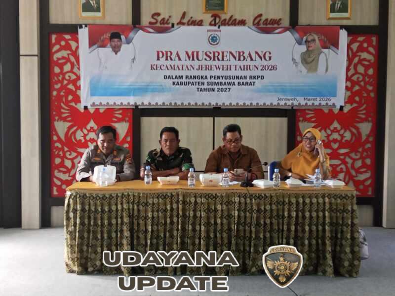 Perkuat Sinergi, Babinsa Koramil Taliwang Laksanakan Komsos di Desa Binaan