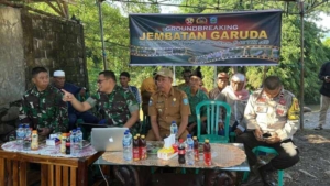 Sinergi TNI dan Masyarakat, Kasdam IX/Udayana Pimpin Peletakan Batu Pertama Jembatan Garuda