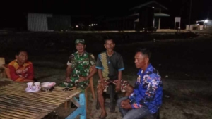 TNI Hadir di Tengah Masyarakat, Situasi Poto Tano Kondusif