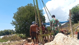 Babinsa Aesesa Monitoring Pembangunan Sumur Bor BNPB di Kajulaki