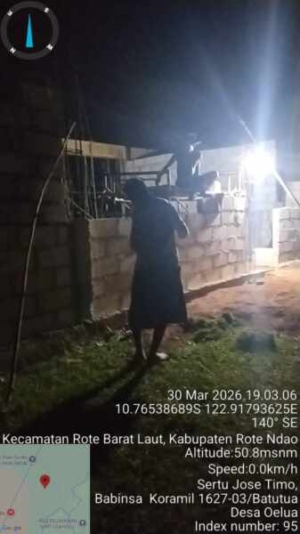 Babinsa Batutua Pantau Lembur Malam Pembangunan KDKMP Desa Oelua