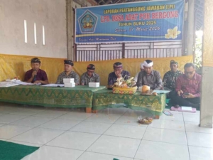 Babinsa Poh Bergong Hadiri Rapat LPJ LPD 2025, Dorong Transparansi Keuangan Desa