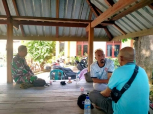 Babinsa Dasan Anyar Intensifkan Patroli dan Komsos Bersama Warga