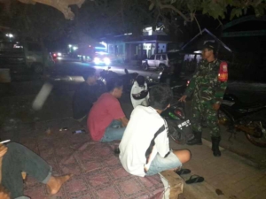 Babinsa Desa Banggo Gencarkan Ronda Malam Demi Wilayah Tetap Kondusif