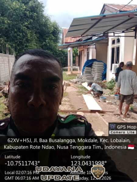 Babinsa Serka David Bullen Monitor Pembangunan KDKMP di Kelurahan Mokdale