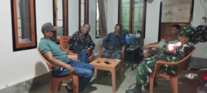 Patroli Malam Koramil Sekongkang, TNI Imbau Warga Jaga Kamtibmas