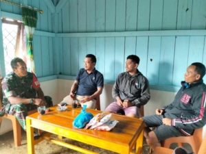 Babinsa Koramil 1630-03/Macang Pacar Pererat Silaturahmi dengan Warga Desa Rego