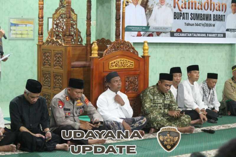 Dandim 1628/Sumbawa Barat bersama Ibu Ketua Persit KCK Cabang XLIV Dalam Safari Ramadhan