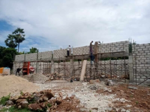 Babinsa Pantau Pengecoran KDKMP Desa Mundek