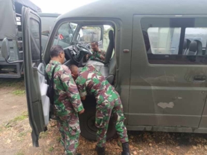 Pastikan Siap Operasi Kapan Saja, Staf Log Kodim 1621/TTS Rutin Rawat Kendaraan Dinas