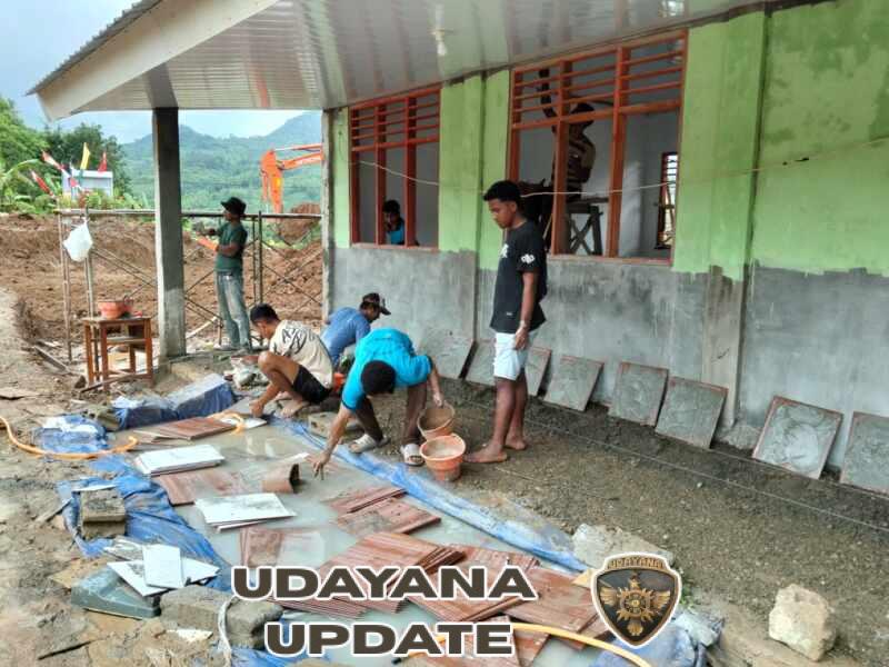 Satgas TMMD Kodim 1618/TTU Kebut Pemasangan Keramik RKB SMAN Bikomi Nilulat, Wujud Nyata  Pengabdian di Perbatasan