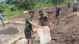 Dandim 1603/Sikka Tegaskan Komitmen, Pengecoran Cross Way TMMD Ke-127 Dikebut di Desa Werang