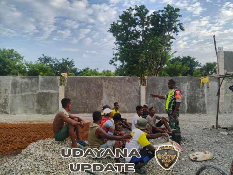 Pembangunan KDKMP Oepuah Utara Hampir Rampung, Babinsa Ajak Warga Utamakan Keselamatan