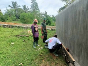 Babinsa Koramil 1628-03/Seteluk Tinjau Pembangunan Posyandu di Seteluk Rea