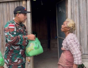 Berikan Kebaikan, Satgas Pamtas Yonarhanud 2 Kostrad Bantu Salurkan Zakat Kepada Masyarakat