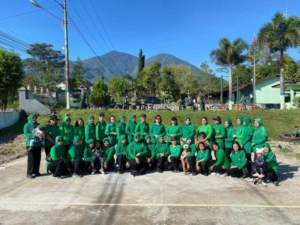 Dipimpin Ny. Resda Amos, Persit Manggarai Tunjukkan Aksi Nyata Jaga Lingkungan