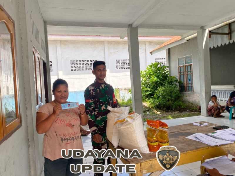 Babinsa Koramil 1603-04/Kewapante Dampingi Penyaluran Bantuan Ketahanan Pangan untuk 197 KK di Desa Namangkewa