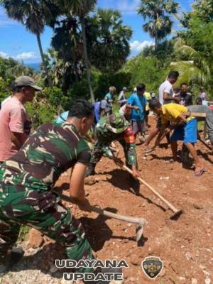 Dandim 1627/Rote Ndao Turun Langsung Karya Bakti, Perbaiki Jalan Bersama Warga Desa Dodaek