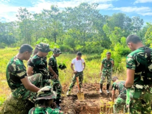 Satgas TMMD Ke-128 Kodim 1629/SBD Lanjutkan Penggalian Lubang MCK di Umbu Wangu