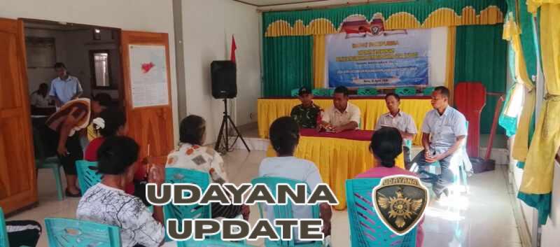 Babinsa Dampingi Penyaluran BLT Dana Desa di Boru, Warga Terima Bantuan Tunai