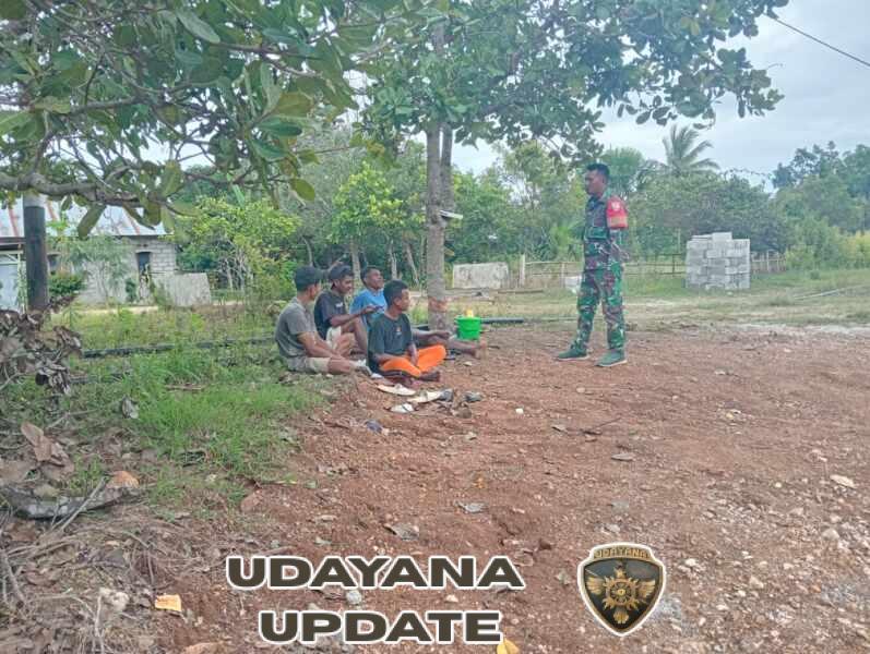 Usai Kerja KDKMP, Babinsa Nansean Ingatkan Warga Hati-hati Dalam Bekerja