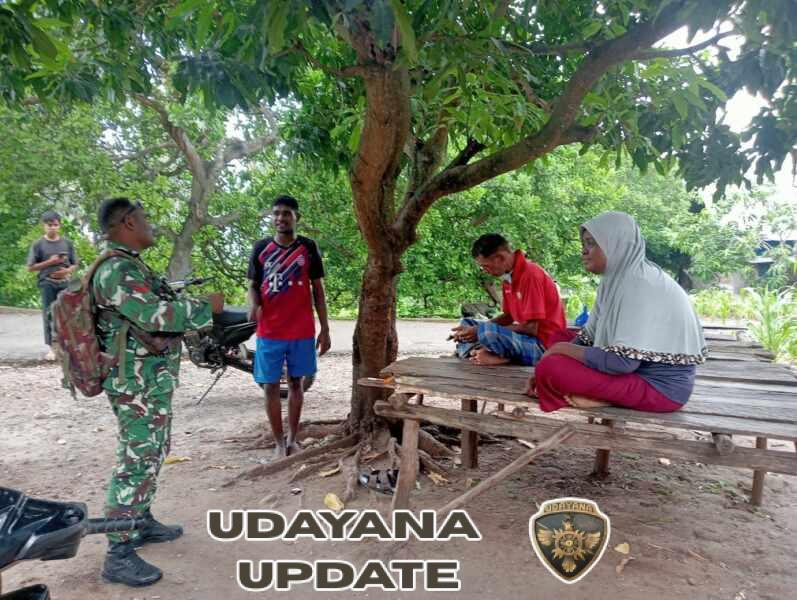 Babinsa Desa Ombay Gelar Komsos Bersama Warga