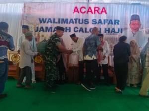 Babinsa Hadiri Syukuran Keberangkatan Calon Haji di Desa Macang Tanggar