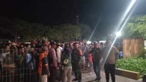 Babinsa Koramil 1624-03/Lembata Amankan Kedatangan KM Tidar di Pelabuhan Lewoleba
