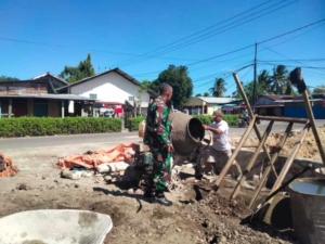 Babinsa Mbay II Aktif Komsos dengan Warga