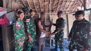 Yonarmed 12 Kostrad Terima Penyerahan Senjata Api dari Warga di Perbatasan Malaka