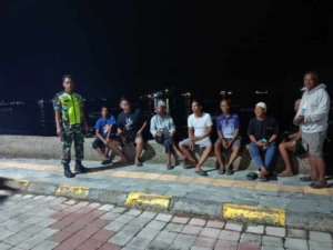 Patroli Rutin Koramil Sumbawa, Jamin Keamanan Wilayah Tetap Kondusif