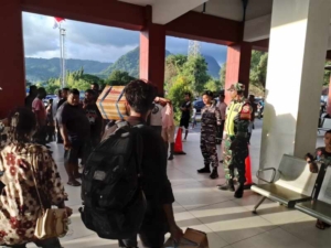Babinsa Koramil Ende Amankan Kedatangan Kapal Dharma Rucitra VIII di Pelabuhan IPPI