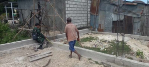 Babinsa Manutapen Tunjukkan Aksi Nyata Bersama Warga Binaan