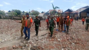 TNI Hadir untuk Rakyat, Koramil Alas Dampingi Penanganan Korban Kebakaran Kalimango