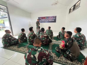 Bakti Terjaga Hati Tertata, Satgas Pamtas Yonarhanud 2 Kostrad Berikan Pembinaan Mental dan Penyuluhan Hukum