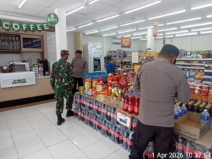 Anggota Koramil 1623-08/Kubu Bersama Polsek Kubu Gelar Patroli Gabungan