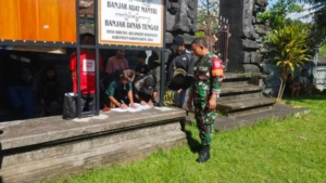Babinsa 1623-07/Bebandem Kawal Distribusi CPPD untuk 972 KPM