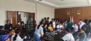 Babinsa Bitera Kawal Aktivasi IKD, Dukung Digitalisasi Bantuan Sosial di Gianyar